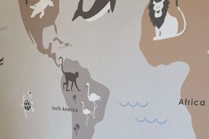 世界中の動物たちがデザインされた世界地図の壁紙