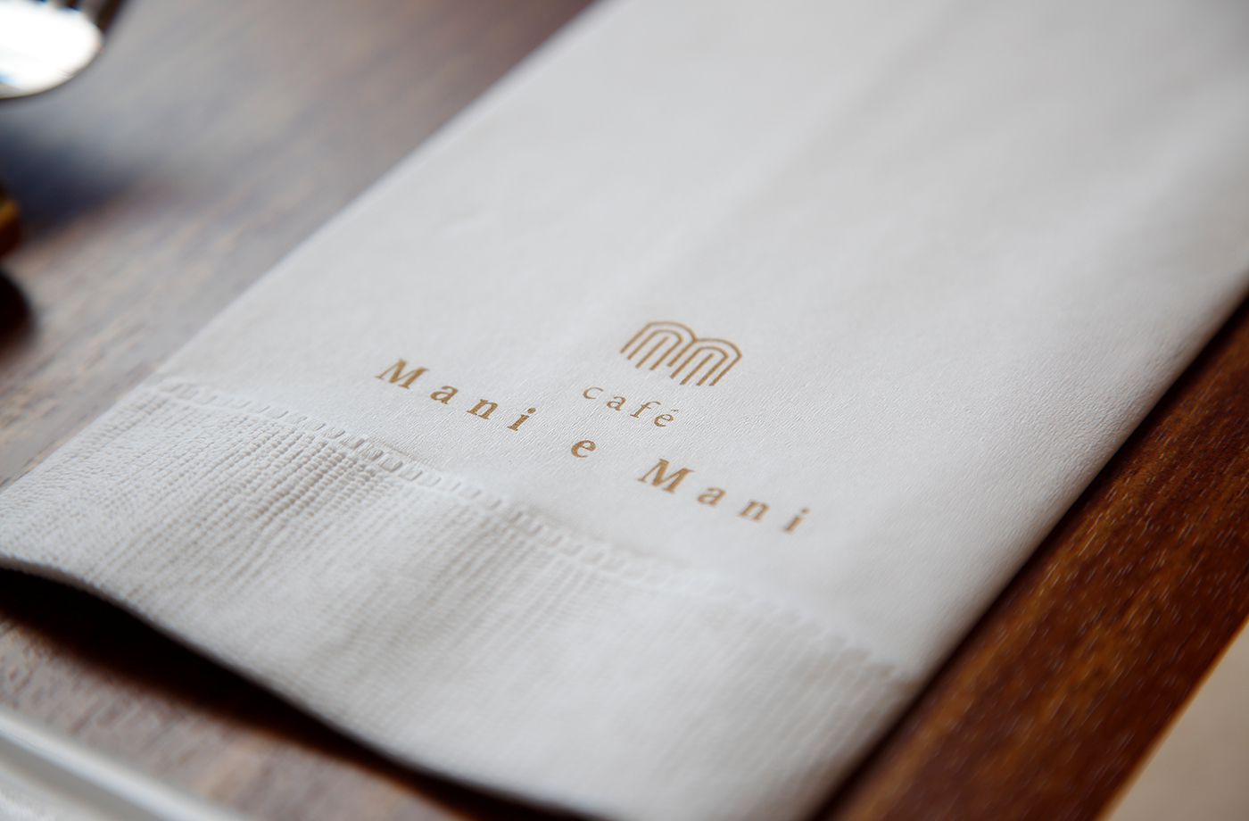 cafe mani e mani 様ロゴマークが入ったペーパーナフキン