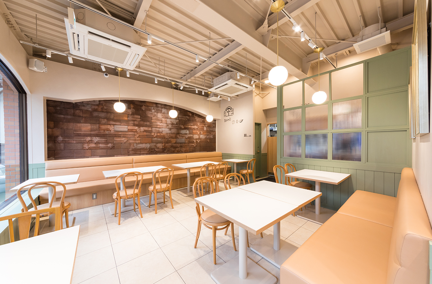 まるご製パン＆cafe様の内装写真(カフェスペース全体)