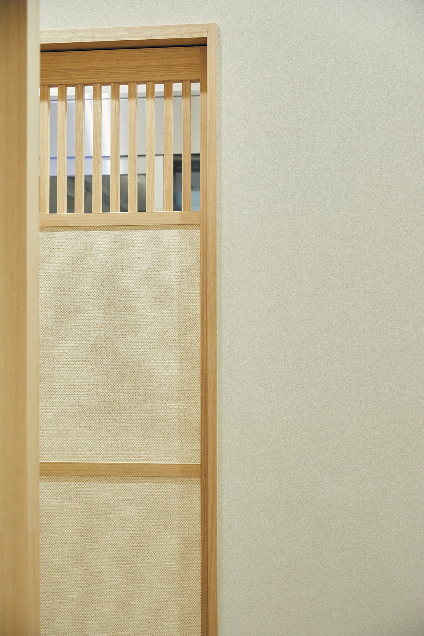 ReCORE鍼灸｜接骨　コレド室町院の内装写真(扉装飾)